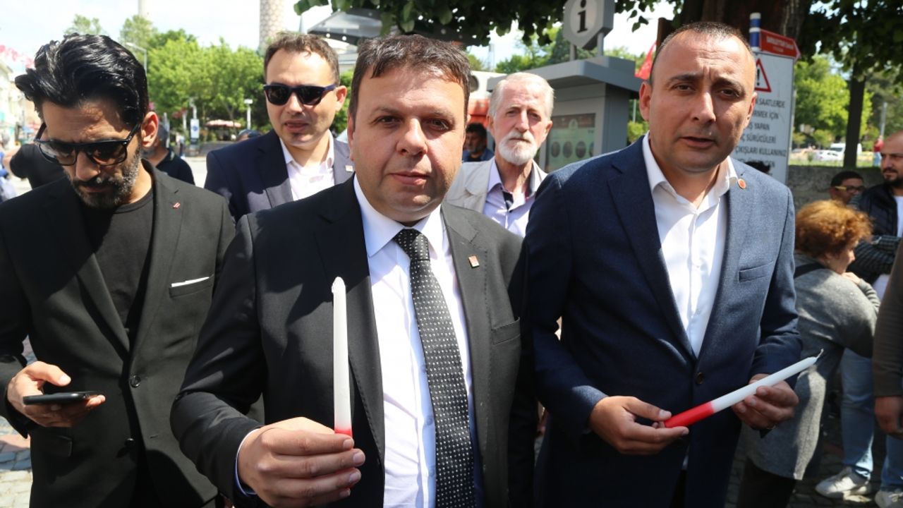 Edirne'de CHP teşkilatı vatandaşları "kırmızı dipli mumla" oy kullanmaya davet etti
