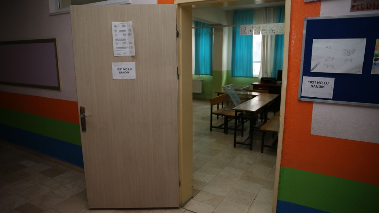 Sakarya'da oy kullanılacak alanlarda hazırlıklar sürüyor