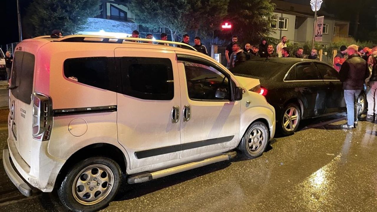 Sakarya'da zincirleme trafik kazasında 4 kişi yaralandı