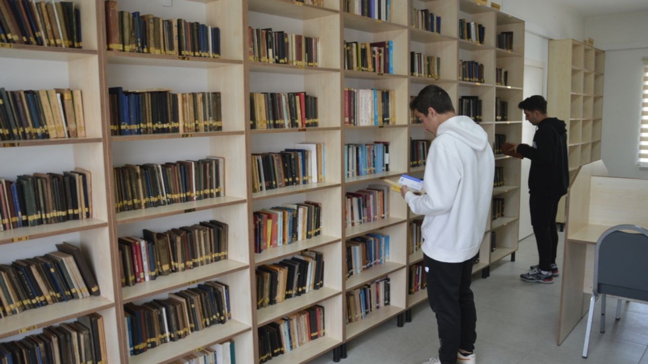 Sakarya'daki okul kütüphanesi 27 bini aşkın kitabıyla eğitime katkı sunuyor