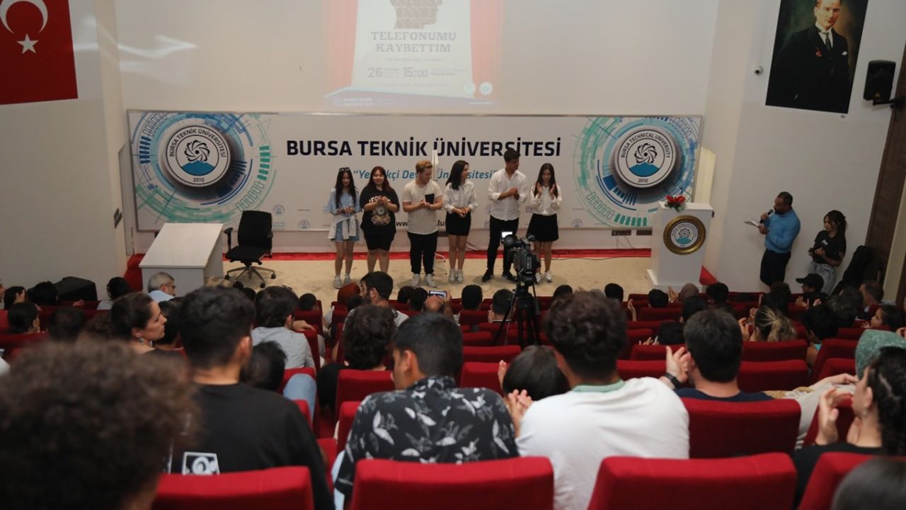 Bursa'da Bağımlılık tiyatro ile anlatıldı
