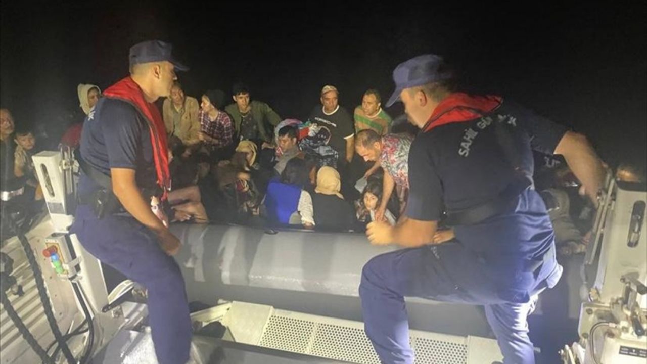 Ayvacık açıklarında 42 düzensiz göçmen yakalandı