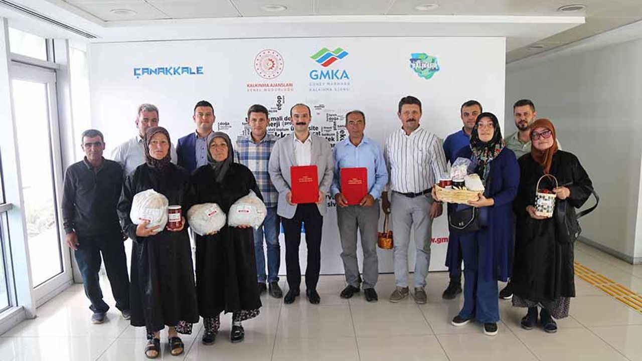 Balyalı üreticilerin "Çarmıklı Kınalı Eller Üreterek Kalkınıyor Projesi"nde imzalar atıldı