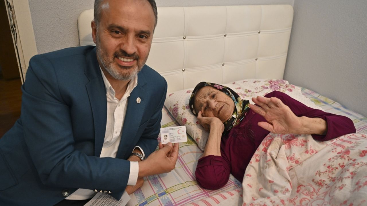 Bursa'da belediyeden 118 yaşındaki Saadet Al'a tekerlekli sandalye desteği