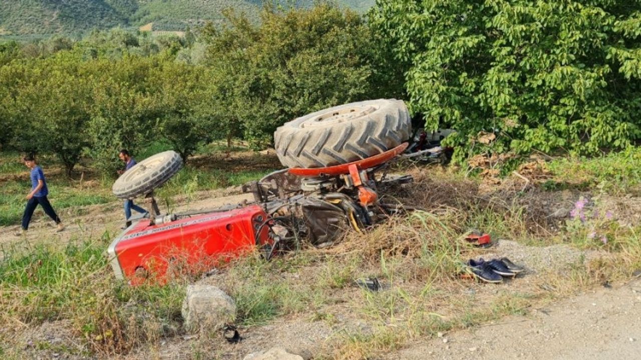 Bursa'da minibüsle traktörün çarpışması sonucu 5 kişi yaralandı