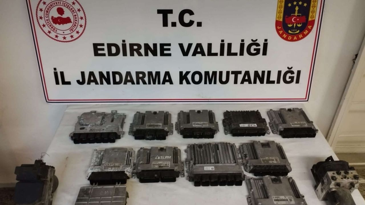 Edirne'de kaçak otomobil parçaları ele geçirildi