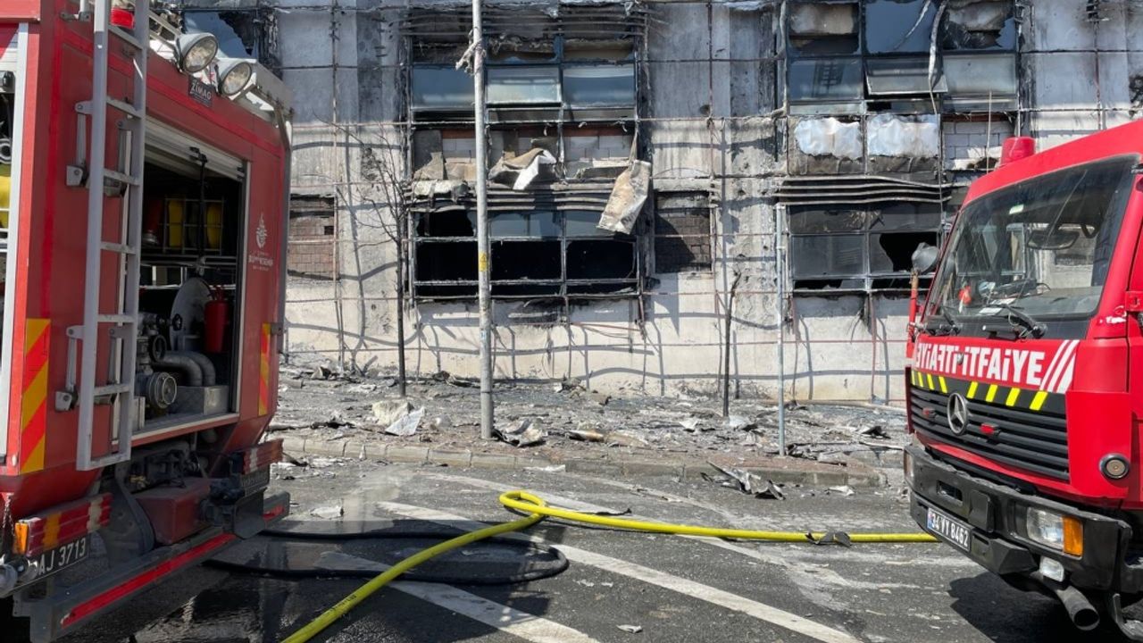 Esenyurt'ta kültür merkezinde yangın çıktı