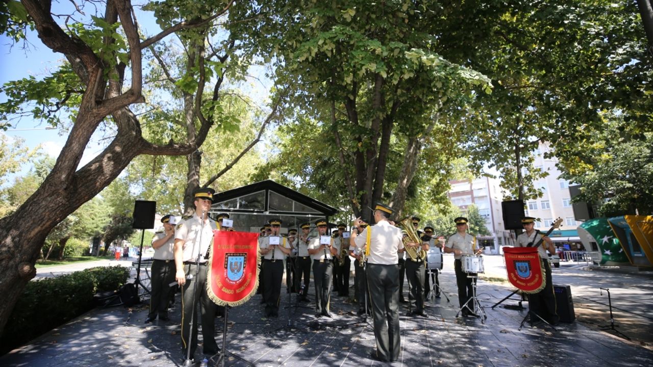 Kırklareli'nde Zafer Bayramı kutlamaları kapsamında askeri bando konser verdi