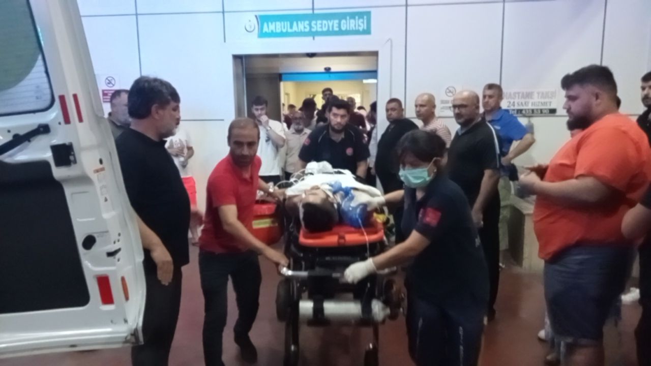 Kocaeli'de tırla çarpışan motosikletteki 2 kişi ağır yaralandı