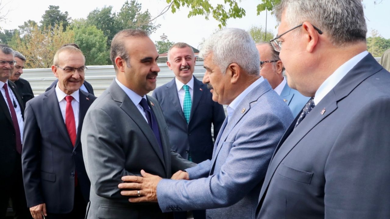 Sanayi ve Teknoloji Bakanı Kacır, Kocaeli'de sanayicilerle bir araya geldi