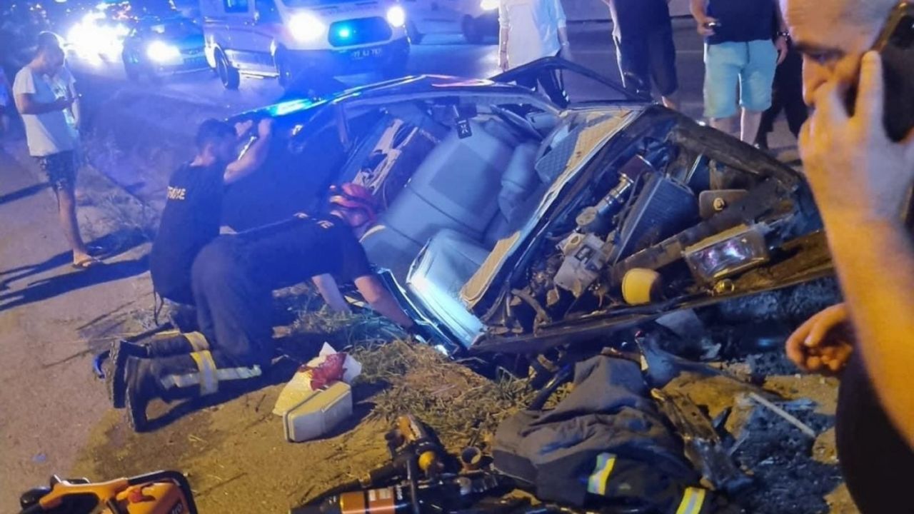 Yalova'da yağmur suyu kanalına düşen otomobilin sürücüsü yaralandı