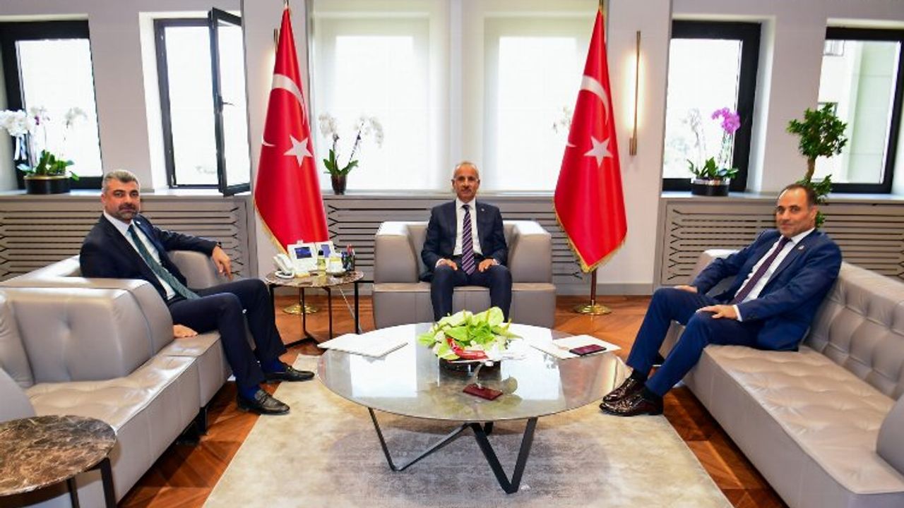 Mardin milletvekilleri Ulaştırma Bakanı ile görüştü