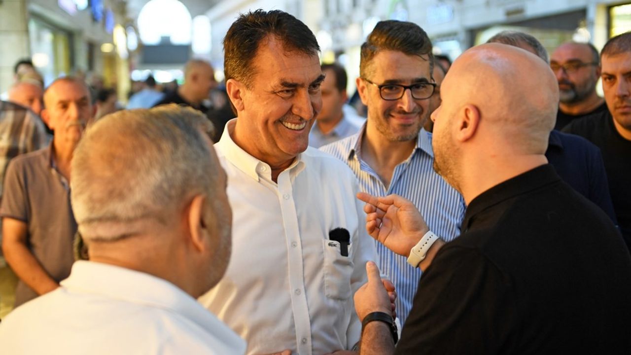 Başkan Mustafa Dündar, çarşı esnafına ziyaret