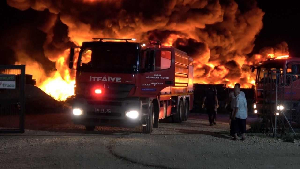 Bursa'da soğuk hava deposunda çıkan yangın söndürüldü