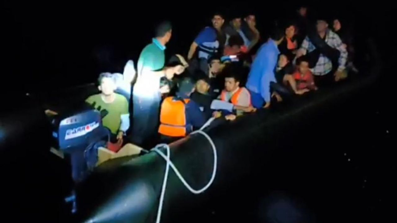 Çanakkale açıklarında 34 düzensiz göçmen yakalandı