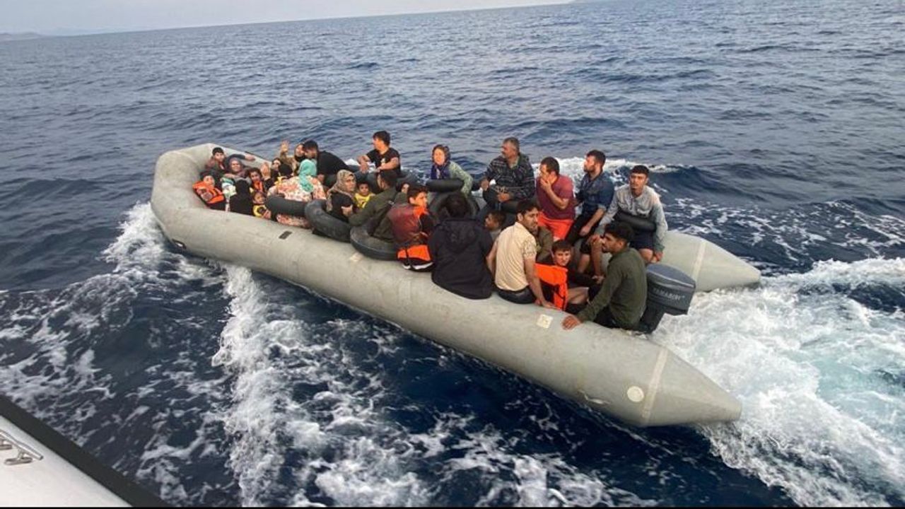 Çanakkale açıklarında 41 düzensiz göçmen yakalandı