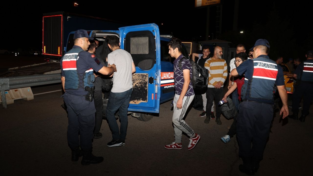 Edirne'deki denetimlerde 322 düzensiz göçmen yakalandı