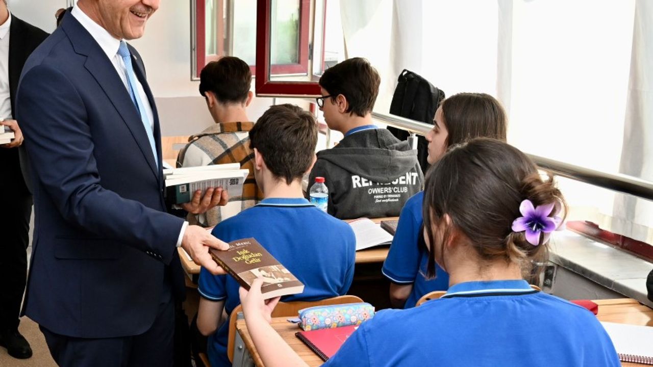 Kocali Valisi Yavuz'dan okul ziyaretleri