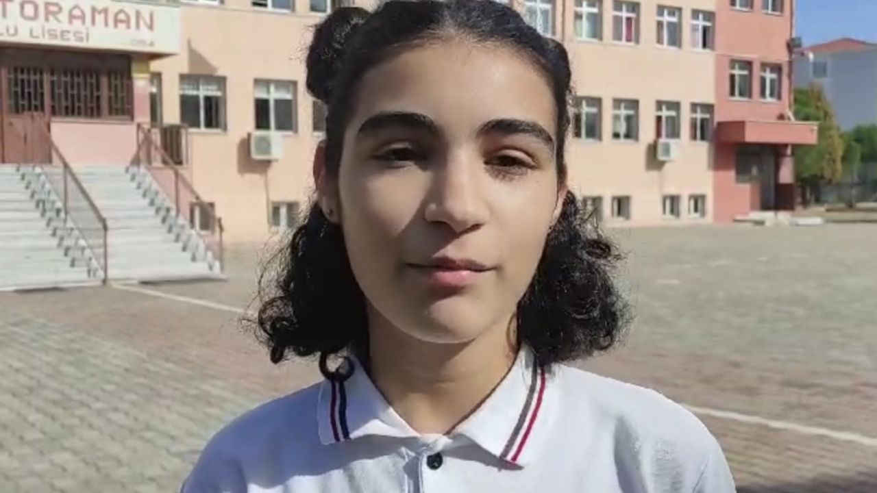 Burhaniye Celal Toraman Anadolu Lisesi öğrencileri Cumhuriyet'in 100. yıl dönümünü kliple kutladı