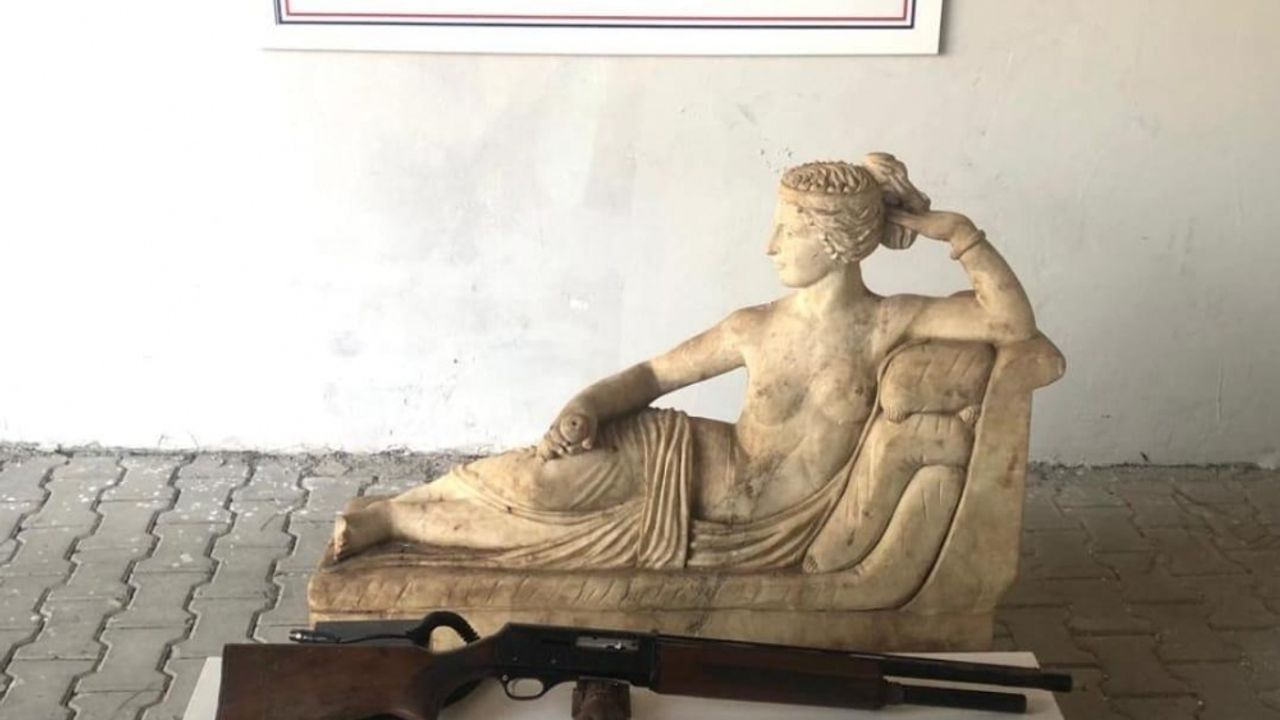 Bursa'da 1 ton ağırlığında mermer kadın heykeli ele geçirildi