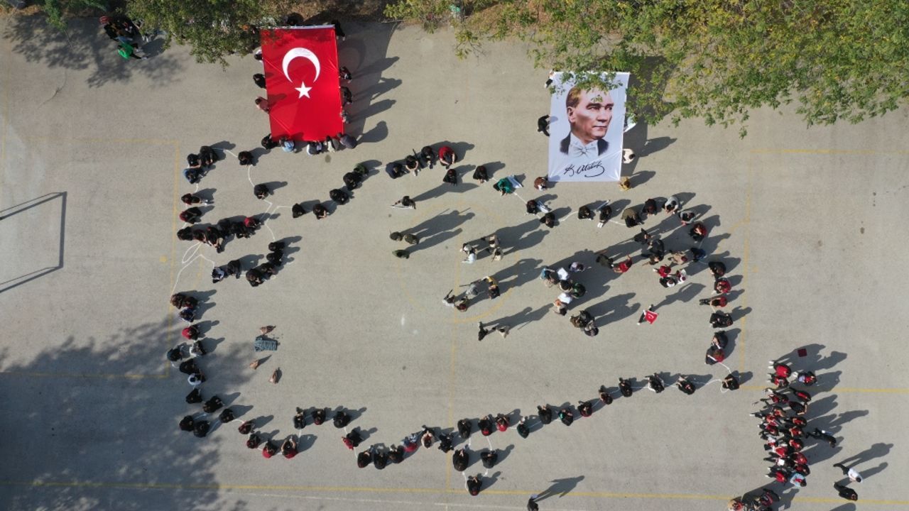 Edirne'de 100 öğrenci Türkiye haritası koreografisi oluşturdu