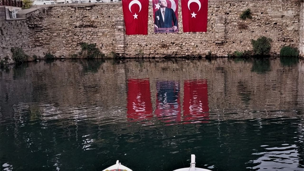 Gelibolu, Cumhuriyet'in 100. yıl dönümünde Türk bayrakları ve Atatürk posteriyle donatıldı