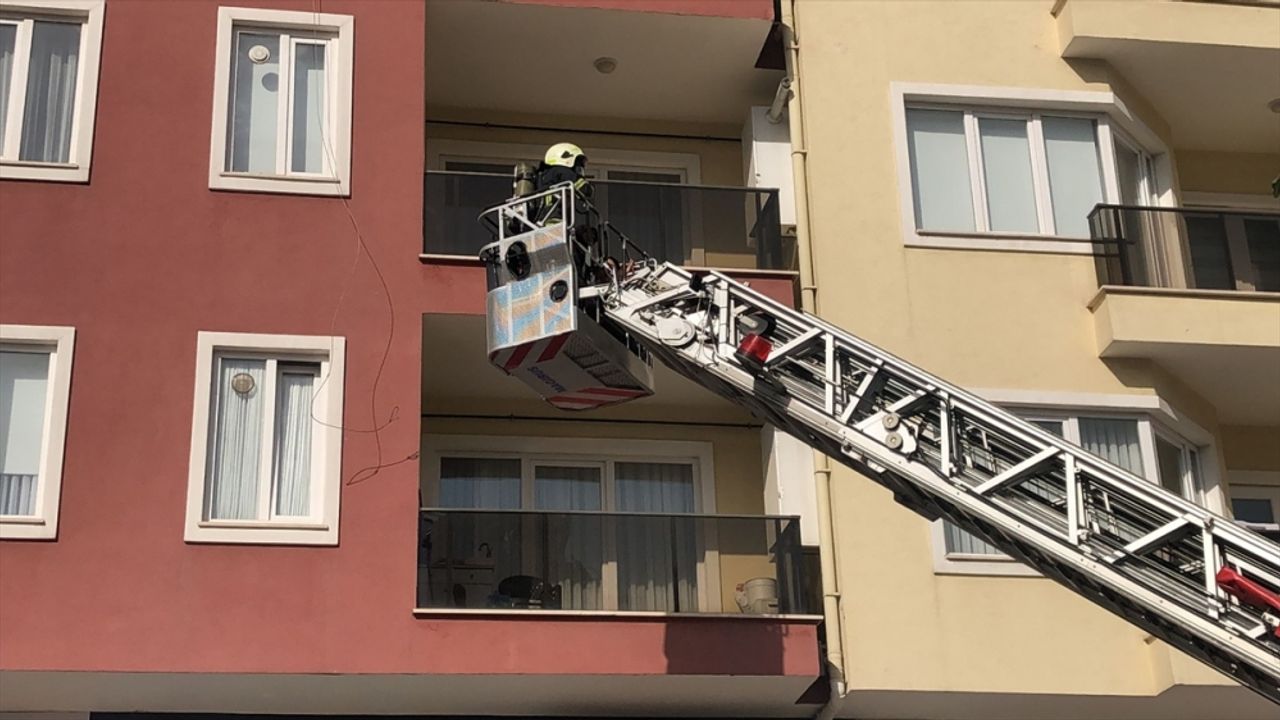 Bursa'da 10 katlı apartmanda çıkan yangın söndürüldü