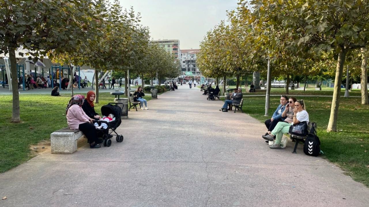 İstanbul'da güneşli havayı fırsat bilenler sahil ve parklarda vakit geçirdi