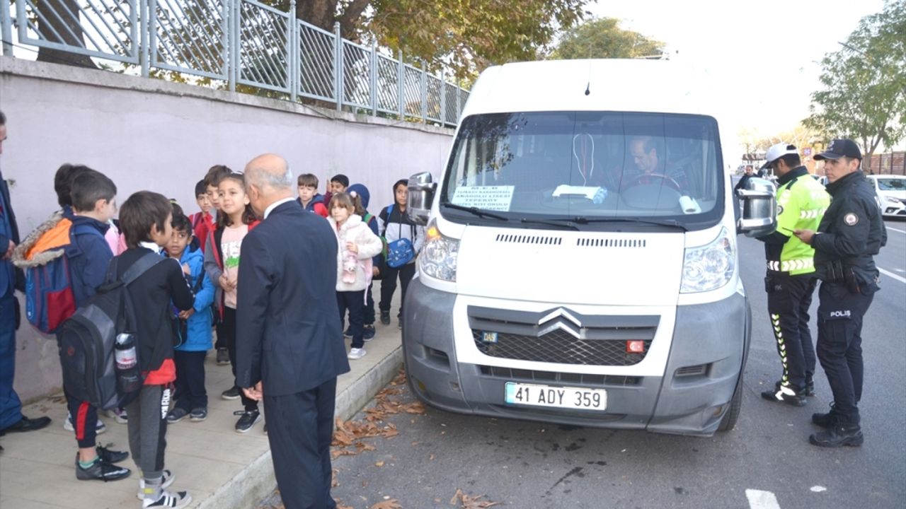 Karamürsel'de okul servisleri denetimleri sürüyor