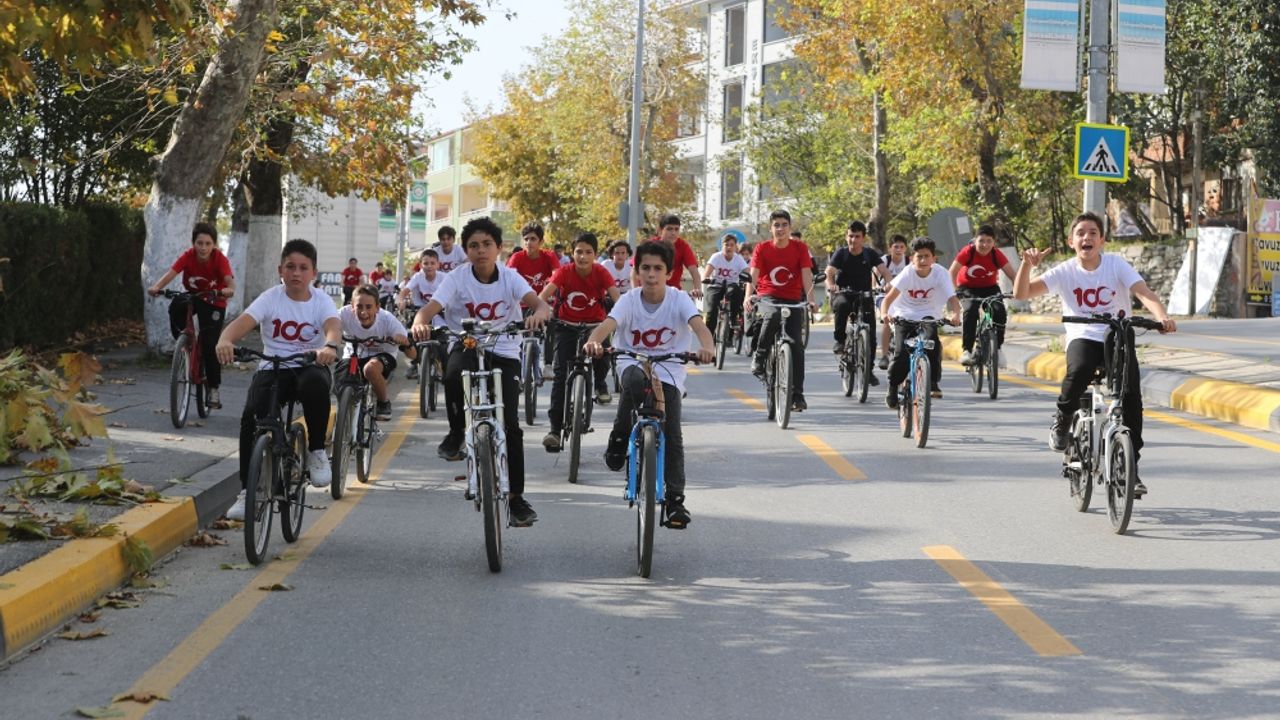 Kocaali'de Cumhuriyet'in 100. yılı dolayısıyla bisikletle şehir turu yapıldı
