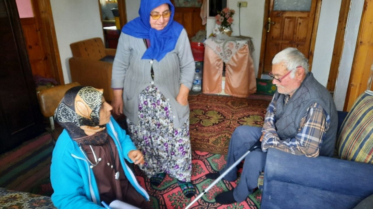 Osmaneli'de 80 yaş ve üzeri vatandaşlara "evde sağlık" hizmeti veriliyor