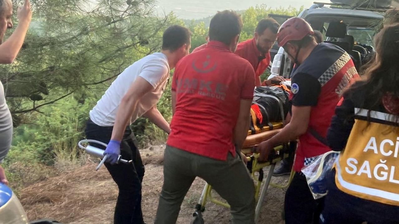 Sakarya'da doğa yürüyüşünde yaklaşık 30 metre yükseklikten düşen kişi yaralandı
