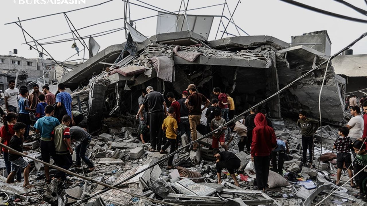 İsrail Ordusu Gazze'nin Güneyinde Zorla Göç Edilen Bölgeyi Vurdu