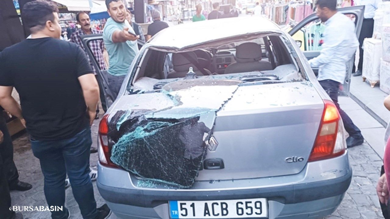 Mersin'de: Adaklık Keçi Otomobilin Üzerine Düştü, Kameraya Yansıdı