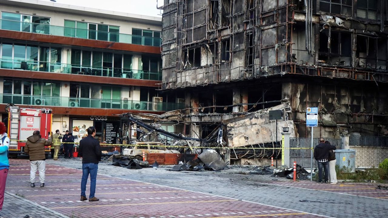 Nilüfer, Bursa'da 10 Katlı Binada Çıkan Yangın Kontrol Altına Alındı
