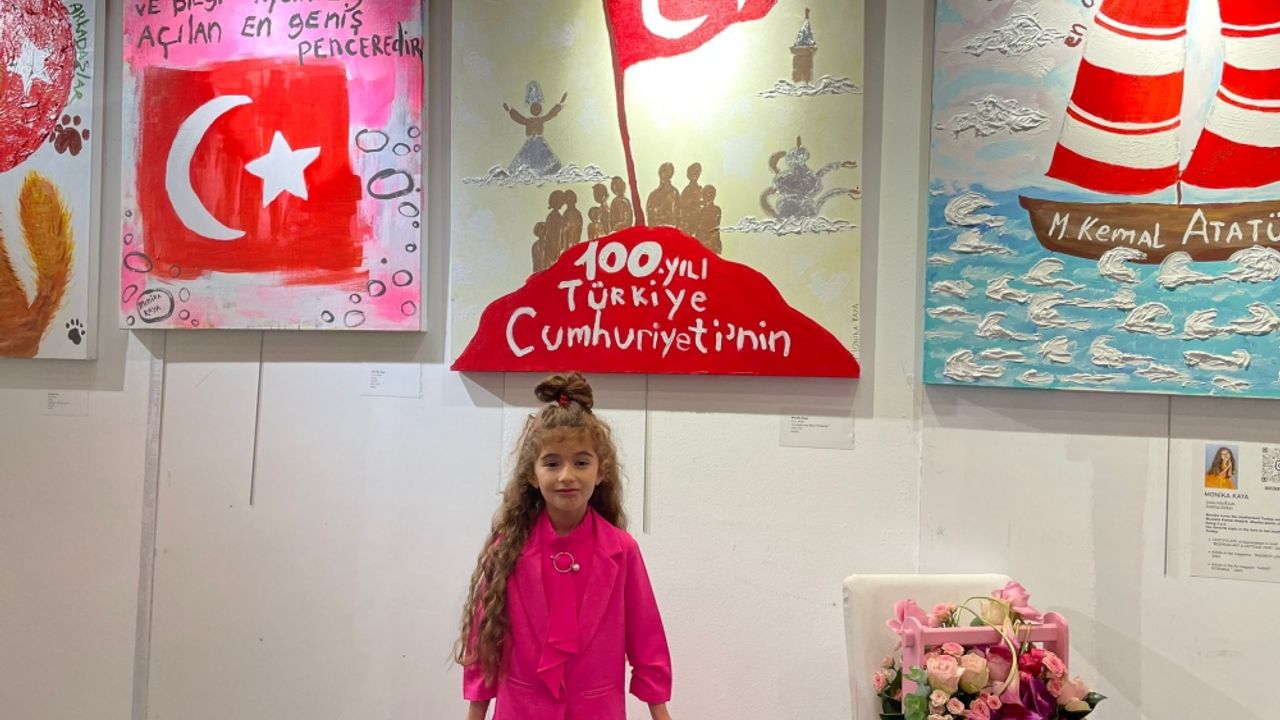 6 yaşındaki ressam Monika Kaya İstanbul Sanat ve Antika Fuarı'nda eserlerini sergiledi