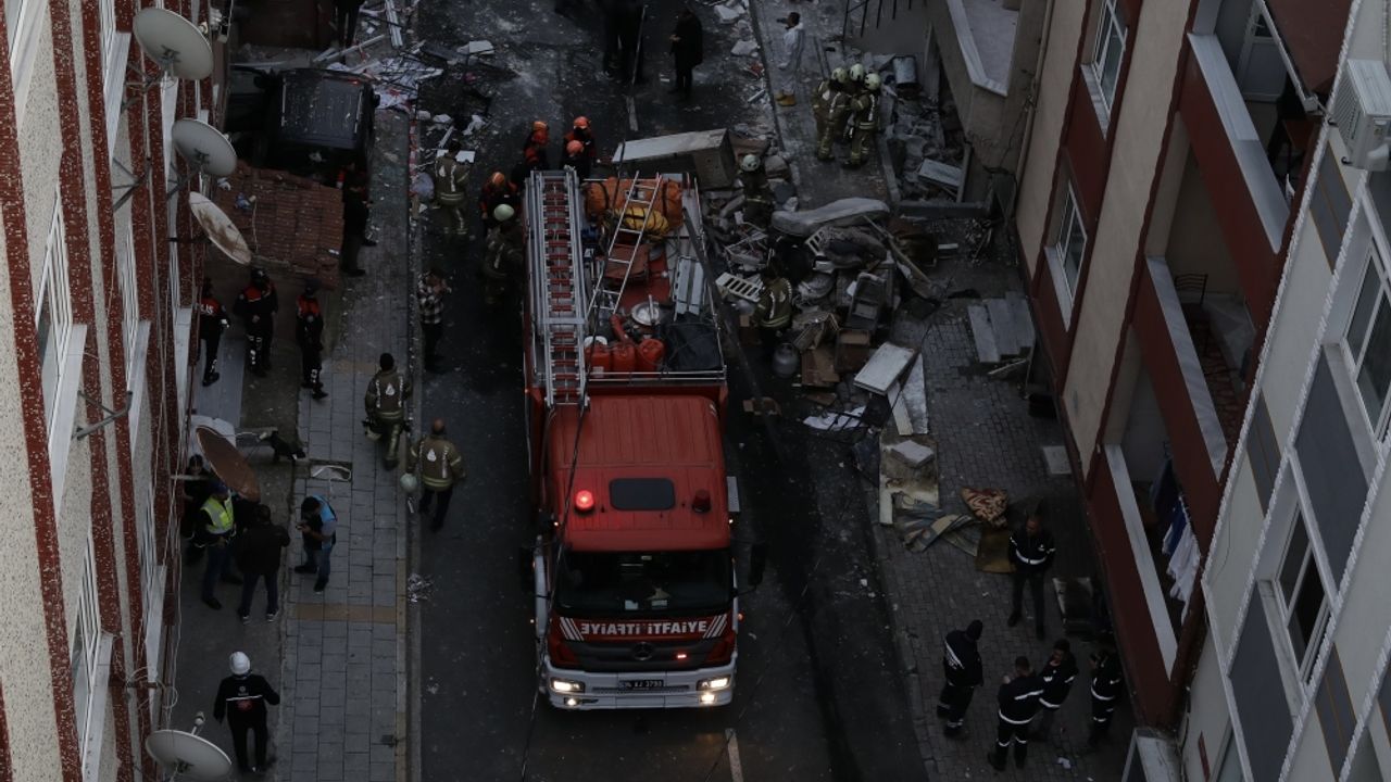 Küçükçekmece'de 5 katlı binada meydana gelen patlamada bir kişi öldü, 7 kişi yaralandı