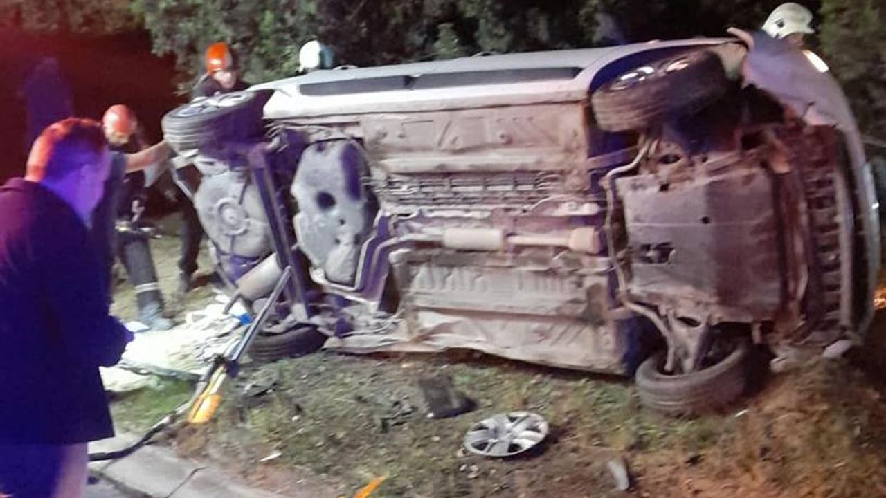 Kocaeli'de işçi servisi ile otomobilin karıştığı kazada 14 kişi yaralandı