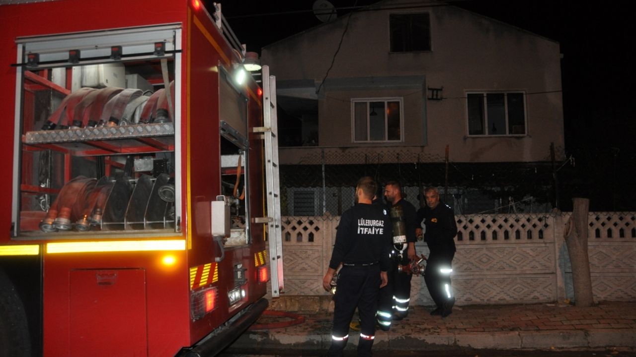 Lüleburgaz'da bir evde çıkan yangın itfaiye ekipleri tarafından söndürüldü