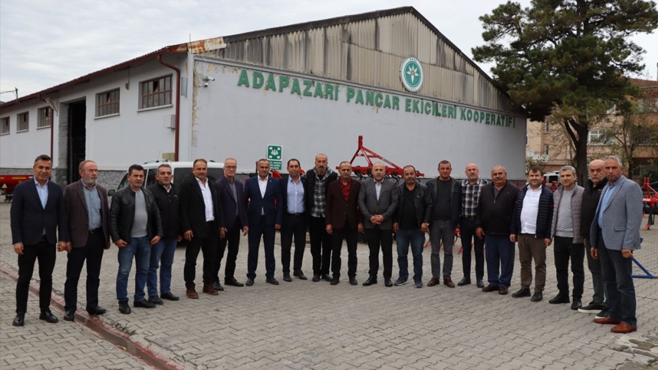 Söğütlü'deki mahalle muhtarlarından APEK Başkanı Karasakal'a ziyaret