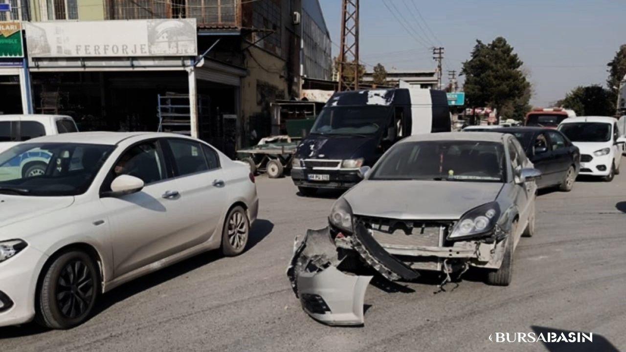 Malatya'da Polis Ekibine Otomobil Çarptı: 2 Polis Yaralandı