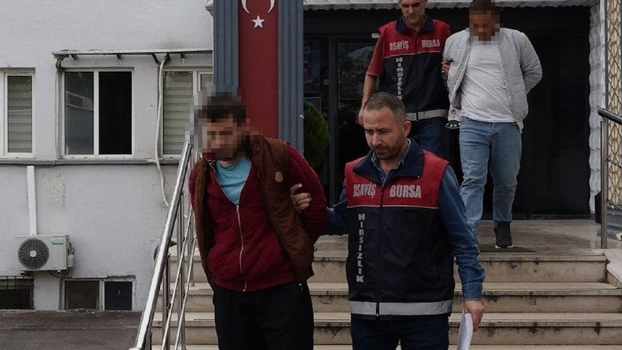 Bursa'da Aşevinin Çatısındaki Kurşunları Çalan 2 Şüpheli ve Hurdacı Tutuklandı
