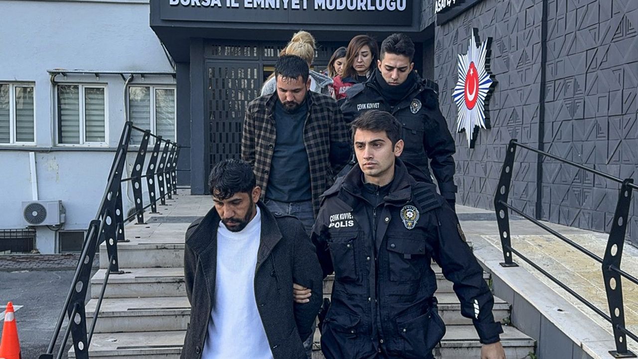Bursa Osmangazi'de Ev Soygunu Şüphelilerinden 2'si Tutuklandı