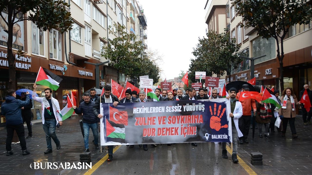Bursa ve Balıkesir'de Sağlık Çalışanları İsrail'e Karşı Sessiz Protesto Yaptı