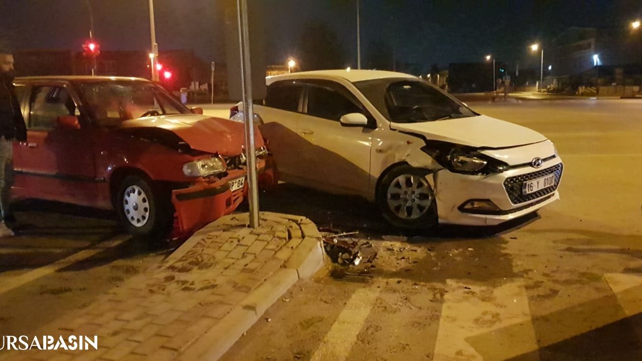 İnegöl'de Otomobil Çarpışması: 5 Kişi Yaralandı