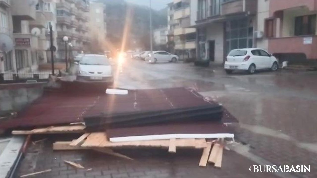 Kastamonu'da Şiddetli Fırtına Can Kaybına Neden Olabilirdi
