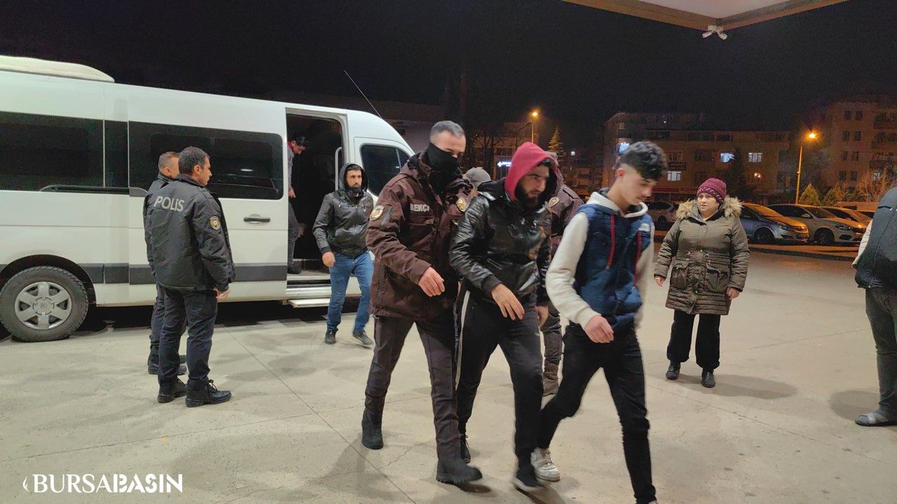 Bursa'da Kaçak Göçmen Operasyonu: 28 Şahıs Yakalandı