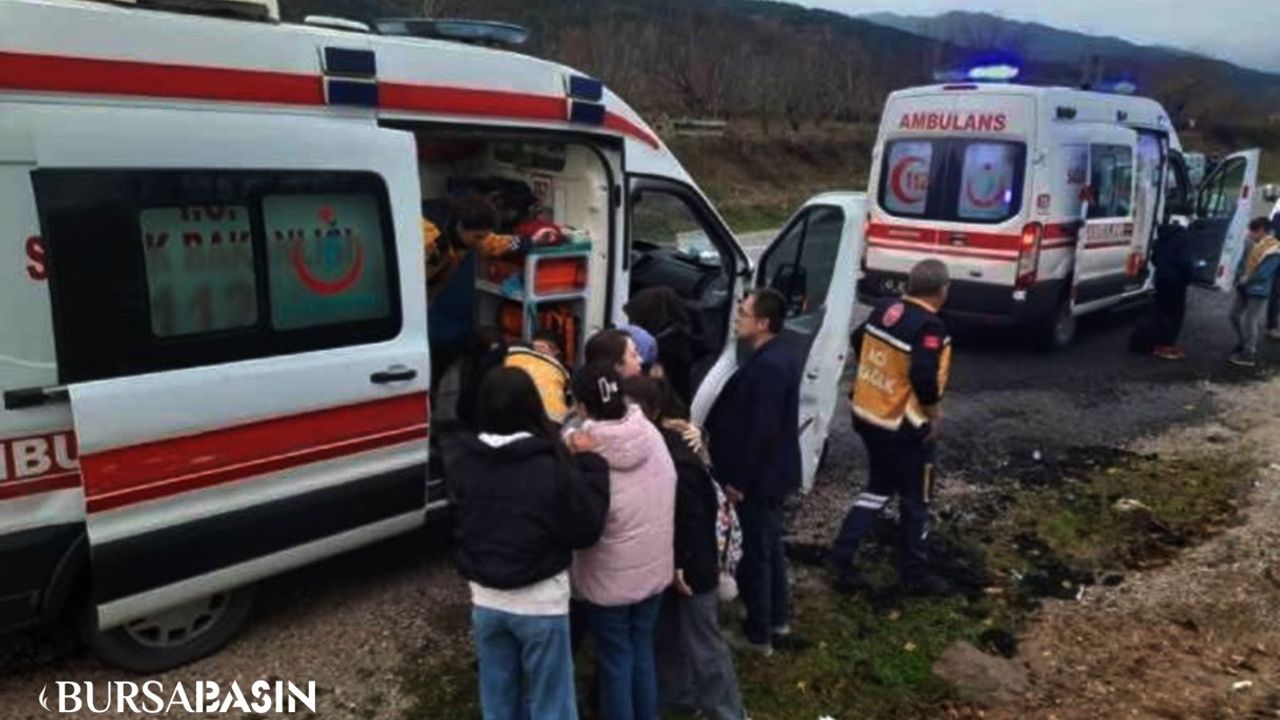 Simav'da Minibüs Kazası: 14 Öğrenci Hafif Yaralı