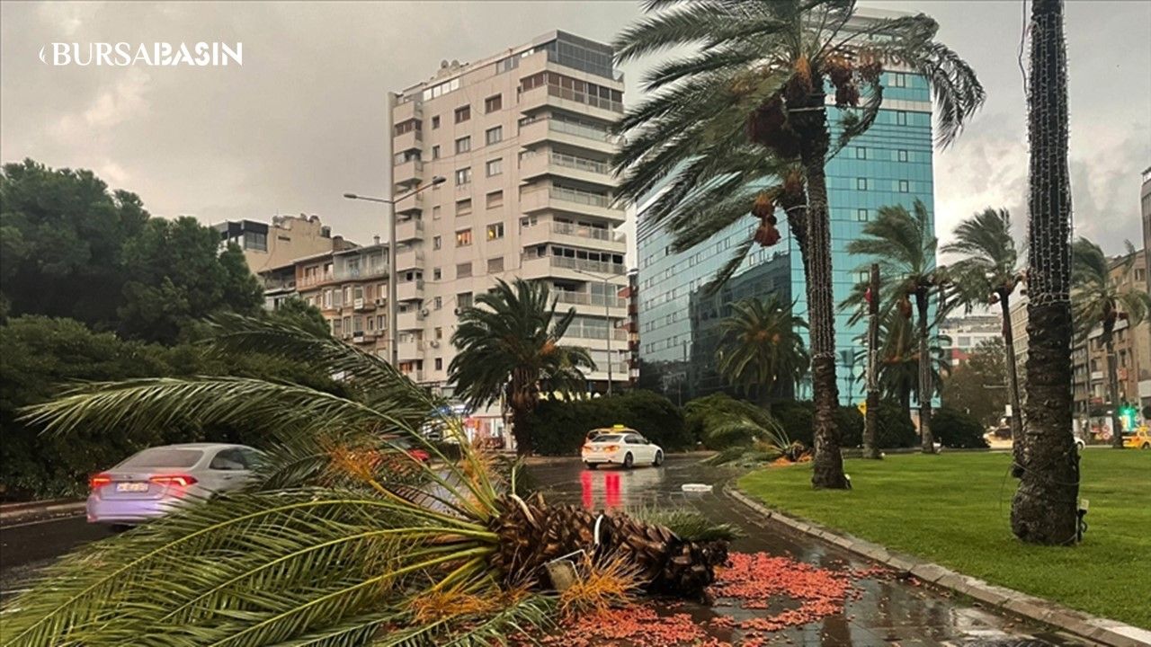 İzmir'de Kuvvetli Rüzgar ve Sağanak: Vapur Seferleri İptal Edildi