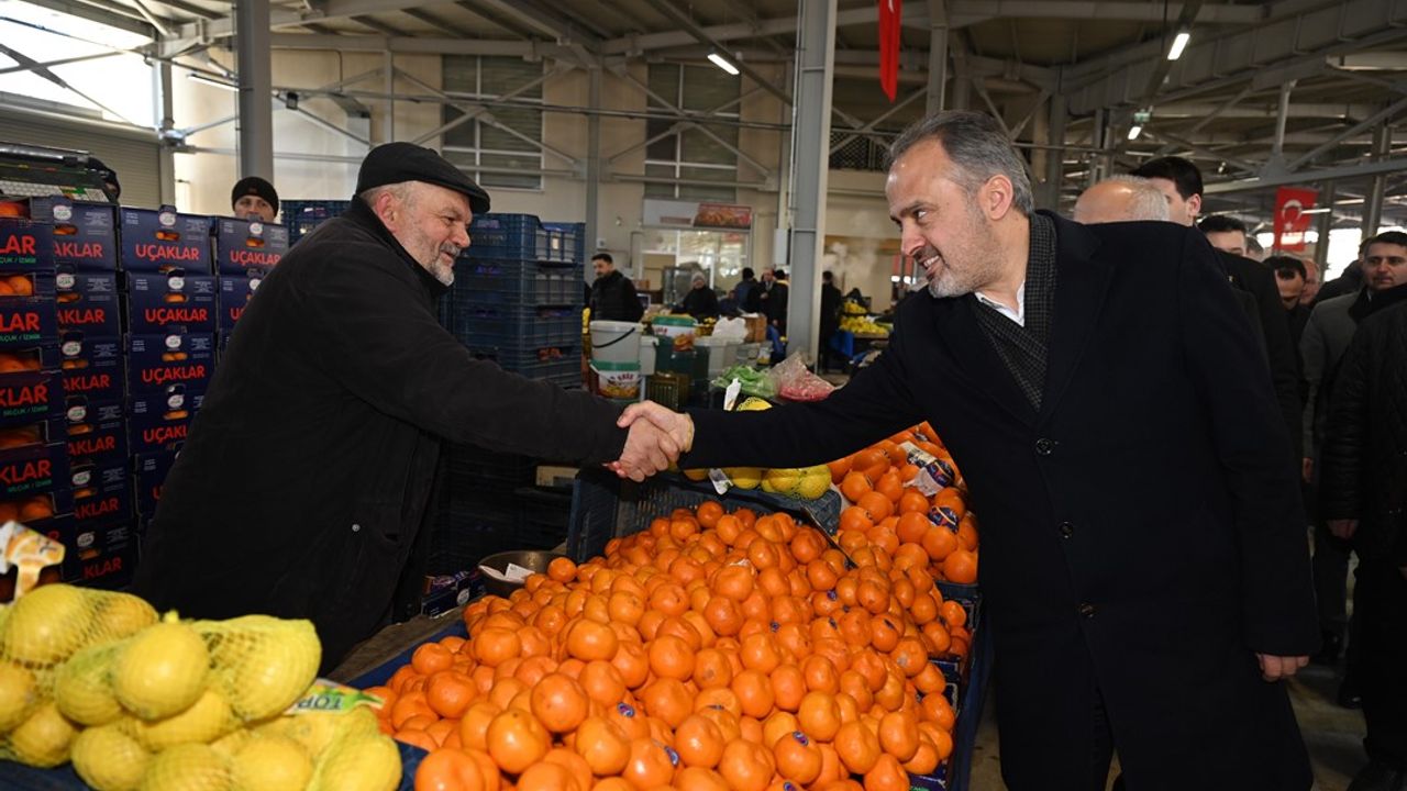 Bursa Büyükşehir Başkanı Alinur Aktaş, Yenişehir'de Pazarcılarla Buluştu
